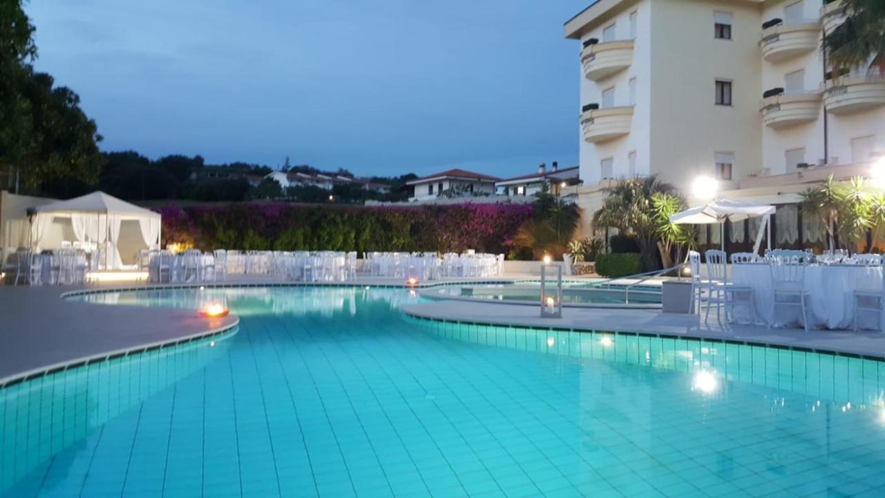 Sunshine Club Hotel Centro Benessere Ricadi Extérieur photo